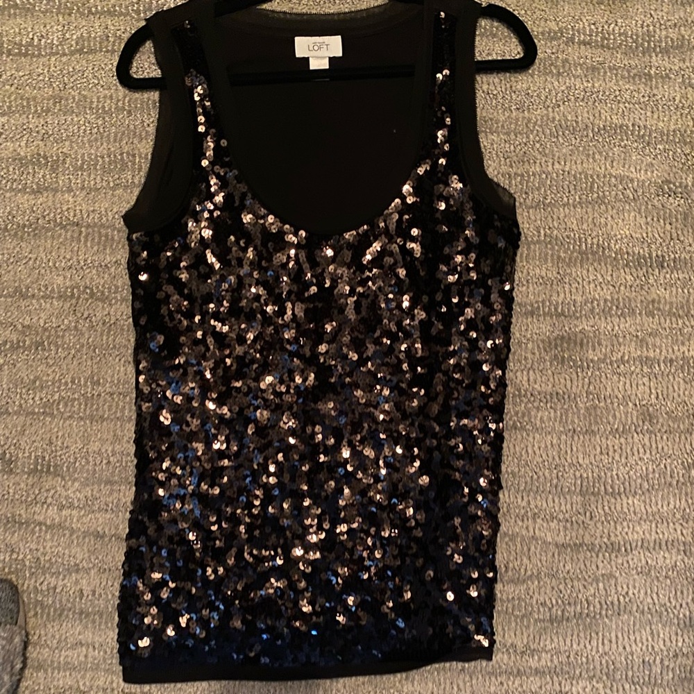 Sequence sleeveless top